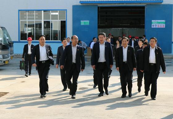 市委书记常绪扩、市长殷锡瑞带领市委市府、市人大、市政协等相关领导视察了山东鲁泰建材科技集团